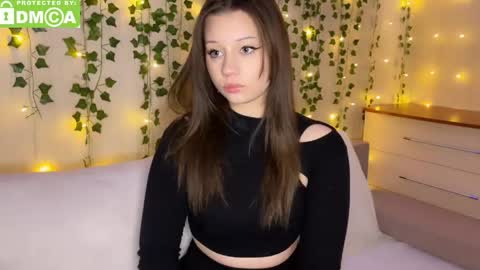 Snapshot of mollybibe chatting on April 22, 12:07 pm Molly online show from April 22, 12:07 pm