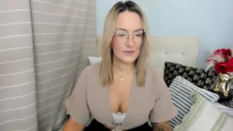 Snapshot of mollycrazy chatting on September 23, 12:30 pm MollyCrazy online show from September 23, 12:30 pm