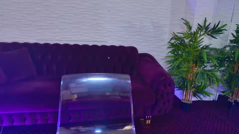 Snapshot of mollydolley chatting on February 4, 8:25 pm Julia online show from February 4, 8:25 pm