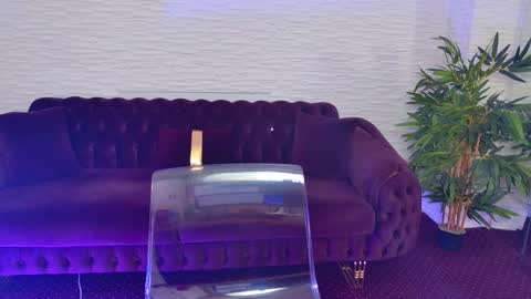 Snapshot of mollydolley chatting on February 12, 9:10 pm Julia online show from February 12, 9:10 pm