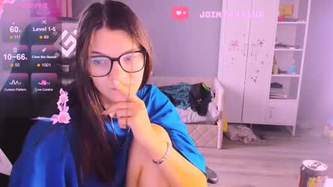  KIRA  online show from October 30, 7:10 am