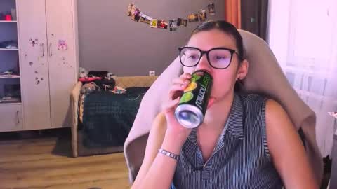  KIRA  online show from December 15, 5:55 am