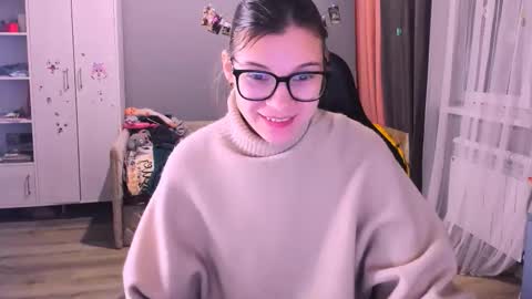  KIRA  online show from December 16, 2:05 am