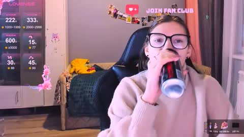  KIRA  online show from December 18, 2:06 am