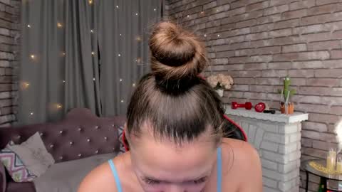 hi im Molly heregreat boobs big heart  warm pussy  online show from April 15, 1:01 am
