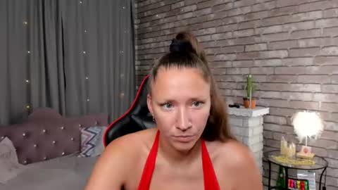 hi im Molly heregreat boobs big heart  warm pussy  online show from July 3, 12:17 am
