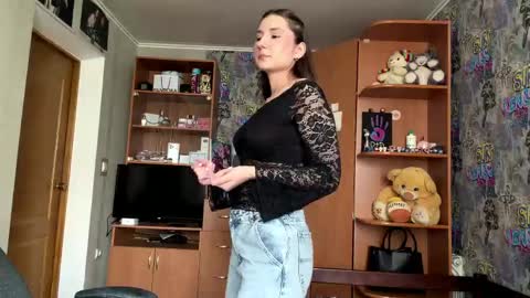 Molly online show from June 4, 10:21 am