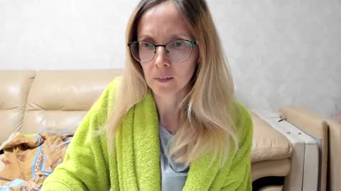 AngelMomm online show from February 10, 4:14 pm