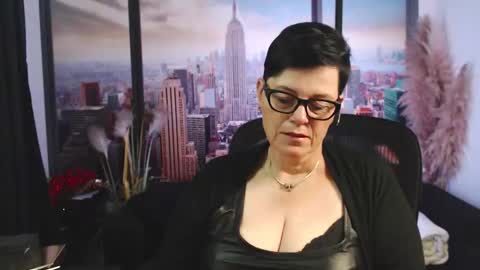 Snapshot of mollysun chatting on October 12, 6:40 pm MollySun Nina Randmann online show from October 12, 6:40 pm