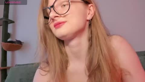 Snapshot of mollytucker chatting on July 10, 2:19 pm mollytucker online show from July 10, 2:19 pm