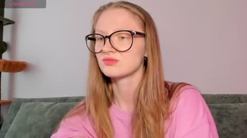 Snapshot of mollytucker chatting on July 12, 3:25 pm mollytucker online show from July 12, 3:25 pm
