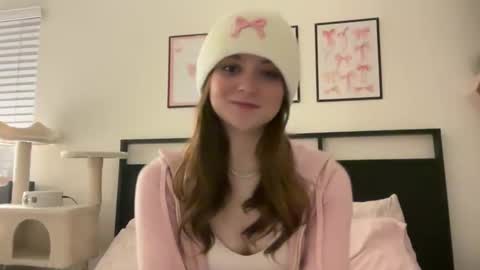 Snapshot of mollyxxxmoon chatting on February 14, 8:11 am Molly Moon online show from February 14, 8:11 am