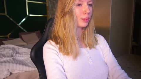 mollyymayy online show from May 7, 5:02 am
