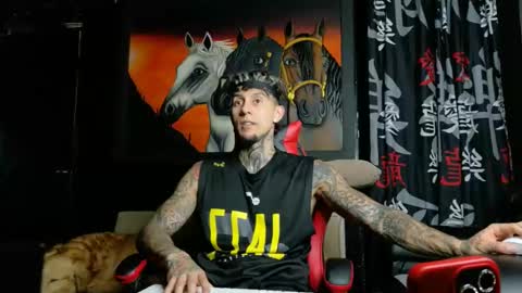 Snapshot of molotov_explosive chatting on October 22, 3:18 am Molotov online show from October 22, 3:18 am