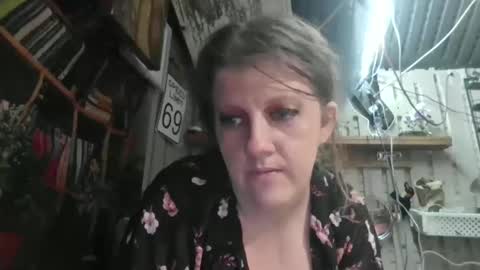 Molotovfoxtail online show from November 30, 4:49 am