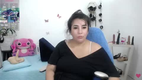 Snapshot of mom_17 chatting on June 28, 4:24 pm Celeste online show from June 28, 4:24 pm