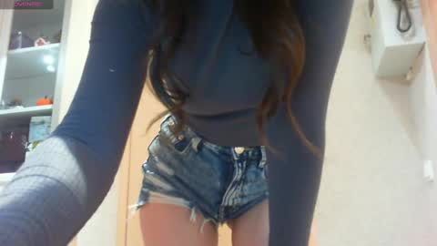 Snapshot of momentbeforedown chatting on March 1, 4:22 pm Hailey online show from March 1, 4:22 pm