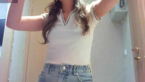 Snapshot of momentbeforedown chatting on October 11, 9:24 pm Hailey online show from October 11, 9:24 pm