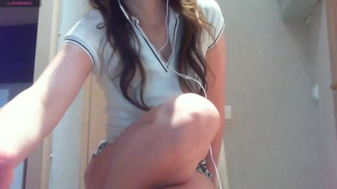 Snapshot of momentbeforedown chatting on October 18, 4:04 am Hailey online show from October 18, 4:04 am