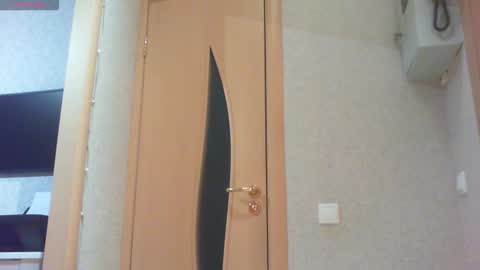 Snapshot of momentbeforedown chatting on November 1, 6:32 pm Hailey online show from November 1, 6:32 pm