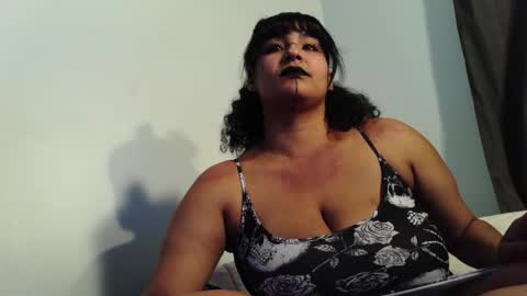 Snapshot of mommybubbles chatting on February 2, 12:09 am Mommy bubbles online show from February 2, 12:09 am