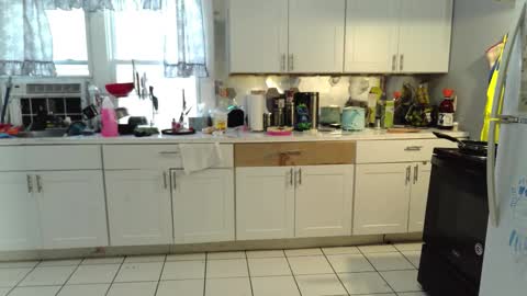 Snapshot of mommybubbles chatting on February 8, 2:53 pm Mommy bubbles online show from February 8, 2:53 pm