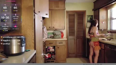 Snapshot of mommygoddessl chatting on February 4, 3:51 pm Goddess L online show from February 4, 3:51 pm