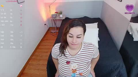 Snapshot of mommyissuess_ chatting on January 20, 7:46 pm Daphne  online show from January 20, 7:46 pm