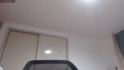 Snapshot of mommyissuess_ chatting on October 13, 10:48 am Daphne  online show from October 13, 10:48 am