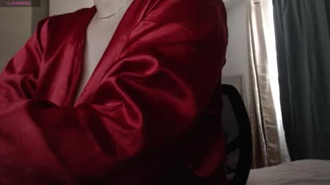 Snapshot of mommyissuess_ chatting on October 16, 10:22 pm Daphne  online show from October 16, 10:22 pm