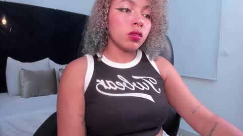 Snapshot of momo_ayasse chatting on February 8, 3:21 am Momo online show from February 8, 3:21 am