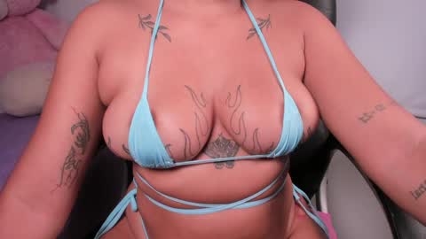 Snapshot of momo_ayasse chatting on April 16, 4:13 am Momo online show from April 16, 4:13 am