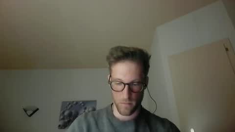 Snapshot of moms_little_monster chatting on December 15, 9:20 pm moms_little_monster online show from December 15, 9:20 pm