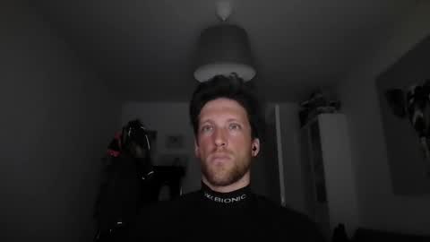 Snapshot of moms_little_monster chatting on January 28, 9:19 am moms_little_monster online show from January 28, 9:19 am