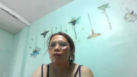 momshe_sweet online show from August 2, 9:35 pm