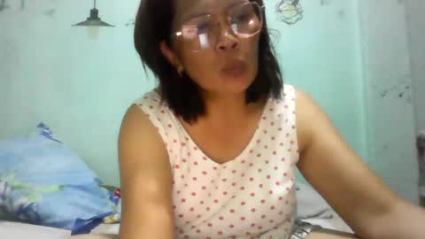 momshe_sweet online show from August 5, 7:28 pm