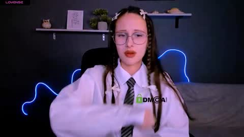 Mona  online show from September 22, 8:00 pm