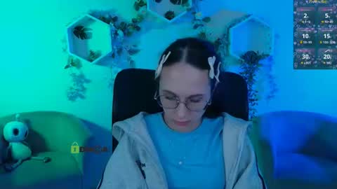 Snapshot of mona_cloud chatting on June 19, 6:56 pm Mona online show from June 19, 6:56 pm
