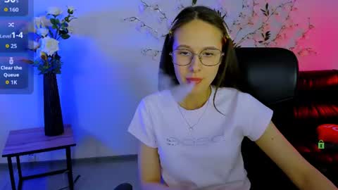 Snapshot of mona_cloud chatting on June 22, 8:22 am Mona online show from June 22, 8:22 am