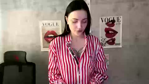 Snapshot of mona_fox chatting on February 27, 6:57 am Mona online show from February 27, 6:57 am