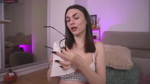 Mona Lisss online show from October 15, 11:10 am