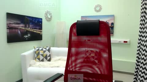 Snapshot of mona_w chatting on February 17, 10:56 am Mona online show from February 17, 10:56 am