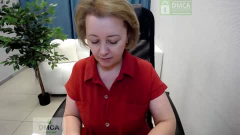 Snapshot of mona_w chatting on February 28, 9:43 am Mona online show from February 28, 9:43 am