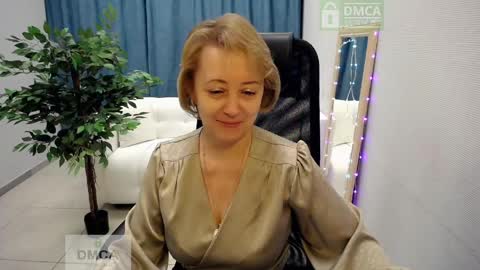 Mona online show from April 17, 3:48 pm