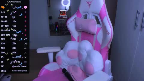 Snapshot of monalauu chatting on December 7, 11:12 pm online show from December 7, 11:12 pm