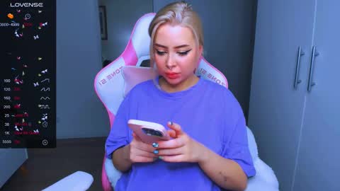 Snapshot of monalauu chatting on December 9, 11:13 pm online show from December 9, 11:13 pm