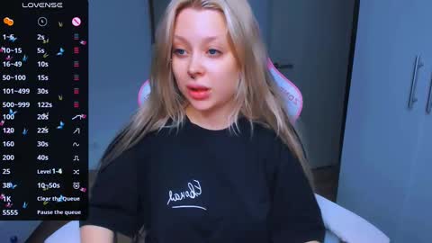 Snapshot of monalauu chatting on January 15, 11:21 am online show from January 15, 11:21 am