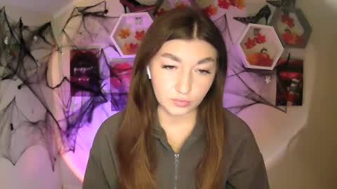 Snapshot of monica_sweets chatting on October 6, 9:07 am sweet girl and shine body online show from October 6, 9:07 am