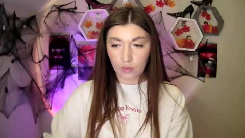 Snapshot of monica_sweets chatting on October 9, 9:07 am sweet girl and shine body online show from October 9, 9:07 am