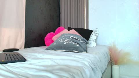 Kiim online show from February 8, 1:22 pm